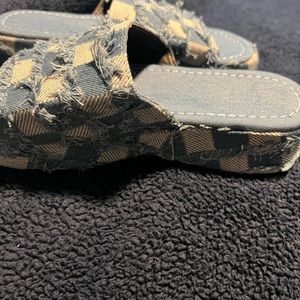 Size 8 cute denim summer shoes. Great with jeans.